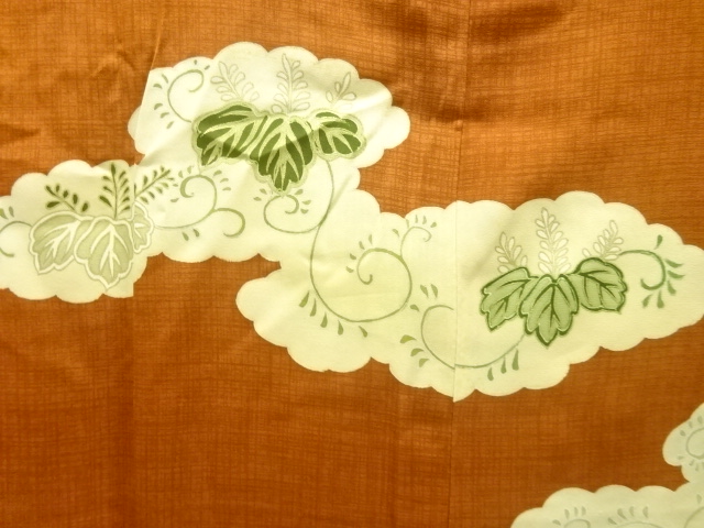  未使用品　雲取りに桐模様刺繍ロング絵羽道行コート